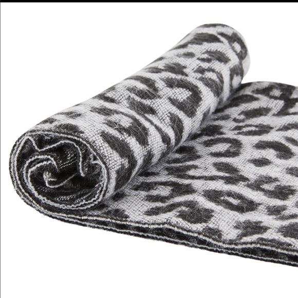 Fabfitfun Scarf! Lulla Collection by Bindya Scarf. - Picture 4 of 4